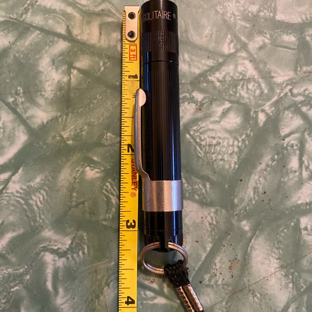 Black Maglite “Solitaire” Keychain Flashlight AAA With Lanyard